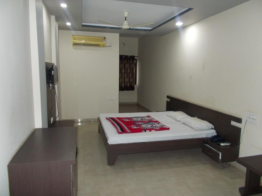 Hotel Rudraksh Virani Kültér fotó